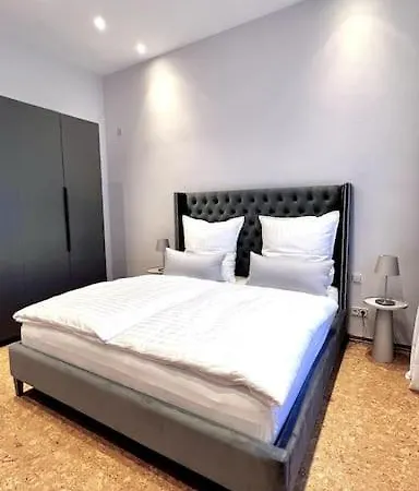 90qm Designerwohnung Mit Kueche Und Jacuzzi In Do-city