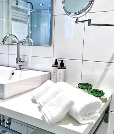 90qm Designerwohnung Mit Kueche Und Jacuzzi In Do-city