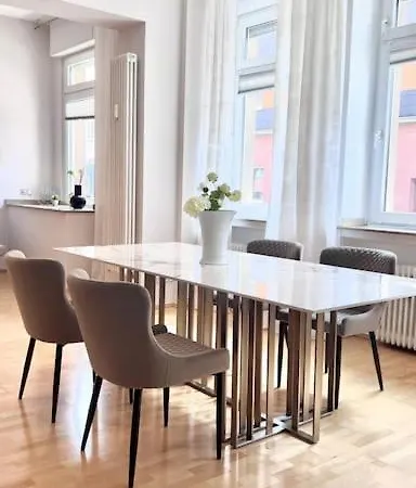 公寓 90qm Designerwohnung Mit Kueche Und Jacuzzi In Do-city