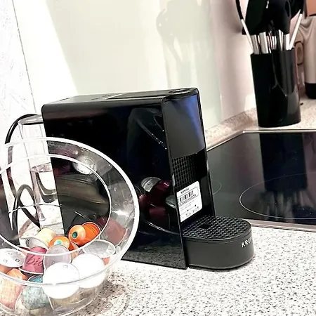 90qm Designerwohnung Mit Kueche Und Jacuzzi In Do-city *