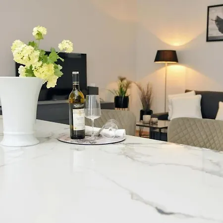 90qm Designerwohnung Mit Kueche Und Jacuzzi In Do-city 公寓 *