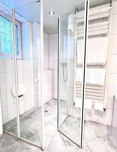 90qm Designerwohnung Mit Kueche Und Jacuzzi In Do-city Dortmund