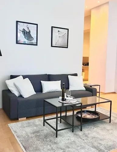 90qm Designerwohnung Mit Kueche Und Jacuzzi In Do-city *