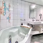 Διαμέρισμα 90qm Designerwohnung Mit Kueche Und Jacuzzi In Do-city