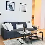 90qm Designerwohnung Mit Kueche Und Jacuzzi In Do-city *