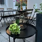 90qm Designerwohnung Mit Kueche Und Jacuzzi In Do-city Διαμέρισμα
