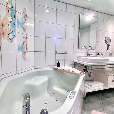 Daire 90qm Designerwohnung Mit Kueche Und Jacuzzi In Do-city