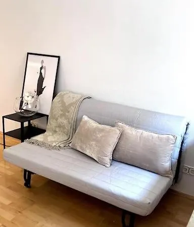 90qm Designerwohnung Mit Kueche Und Jacuzzi In Do-city Dortmund