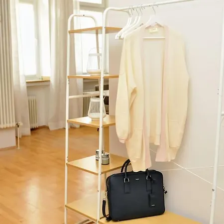 90qm Designerwohnung Mit Kueche Und Jacuzzi In Do-city *