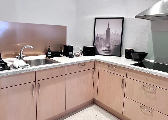 90qm Designerwohnung Mit Kueche Und Jacuzzi In Do-city