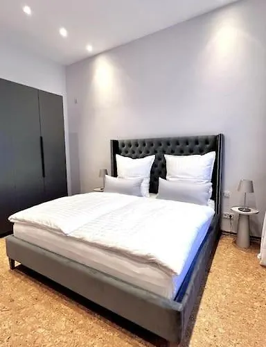 90qm Designerwohnung Mit Kueche Und Jacuzzi In Do-city