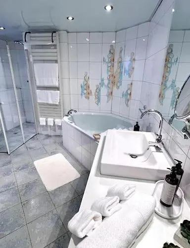 90qm Designerwohnung Mit Kueche Und Jacuzzi In Do-city Apartament *